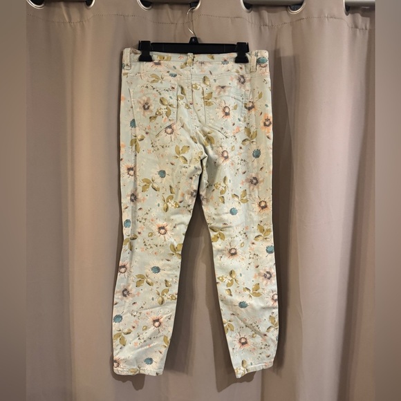 Roz&Ali Missy Floral Women's Jeans - Picture 2 of 5